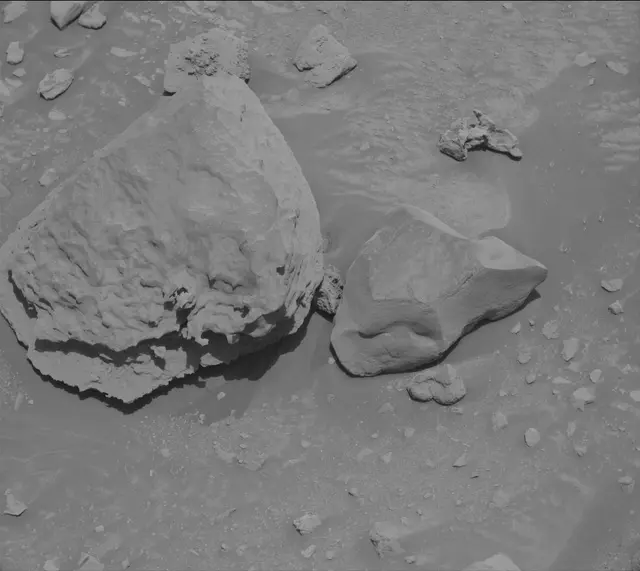 Sol 3931: Mast Camera (Mastcam)