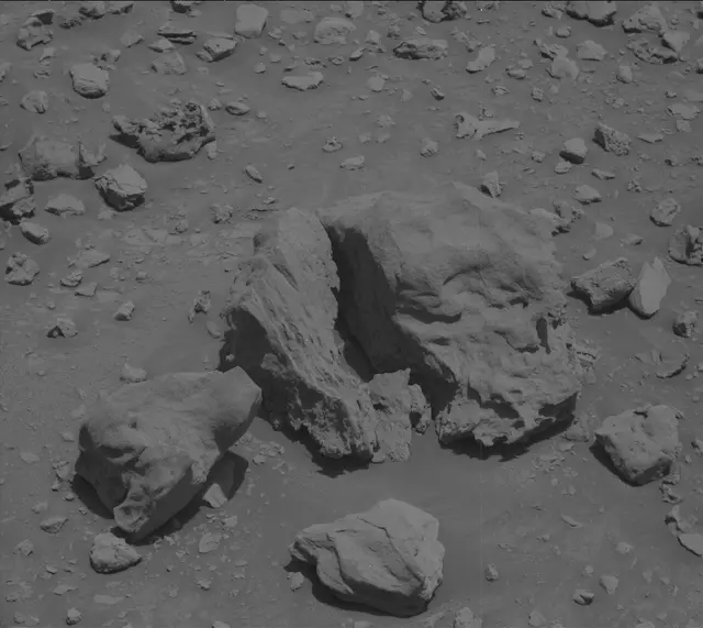 Sol 3931: Mast Camera (Mastcam)