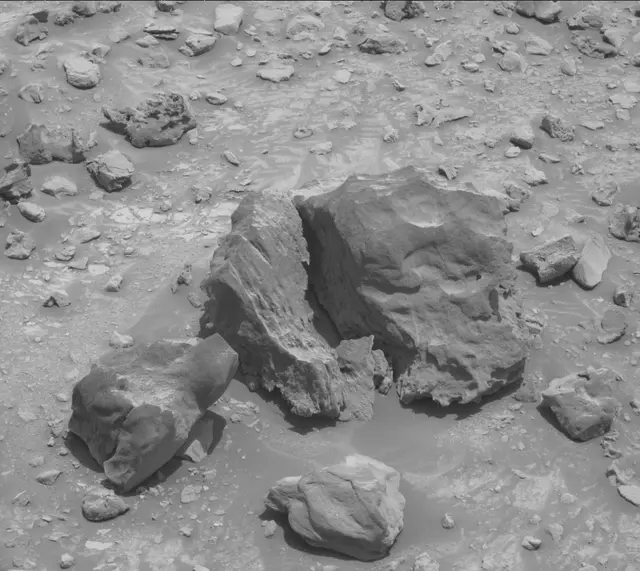 Sol 3931: Mast Camera (Mastcam)