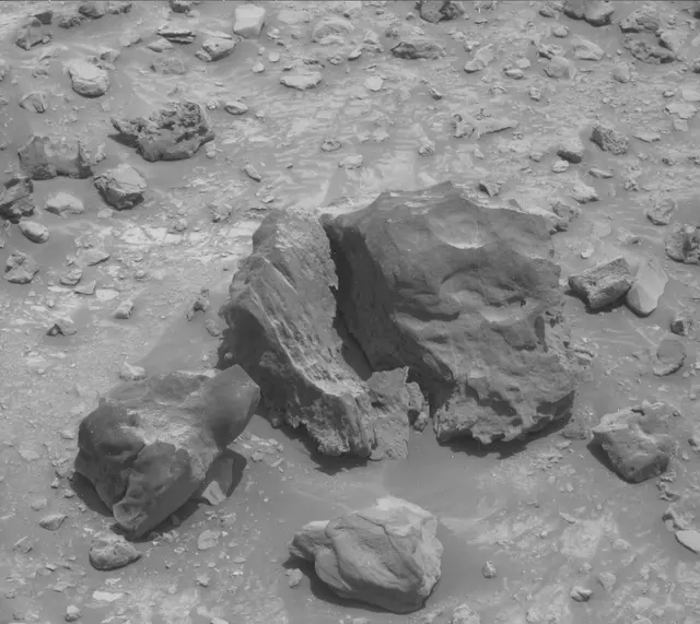 Sol 3931: Mast Camera (Mastcam)