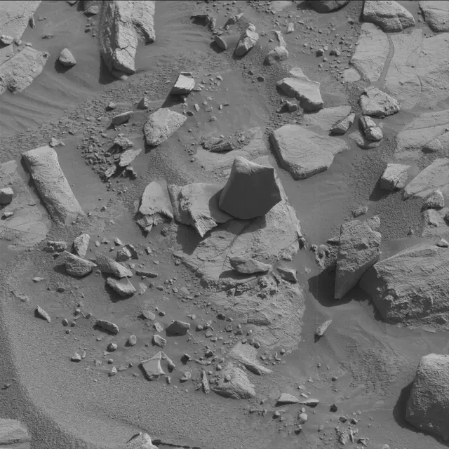 Sol 3931: Mast Camera (Mastcam)