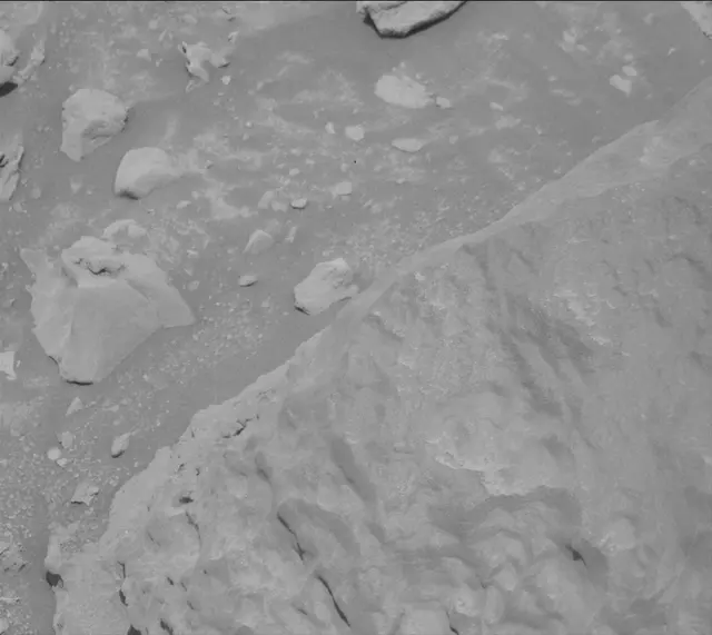 Sol 3931: Mast Camera (Mastcam)