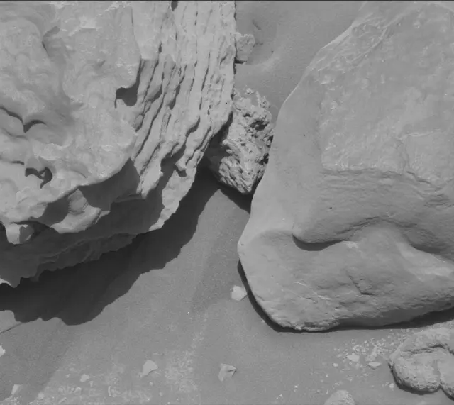 Sol 3931: Mast Camera (Mastcam)