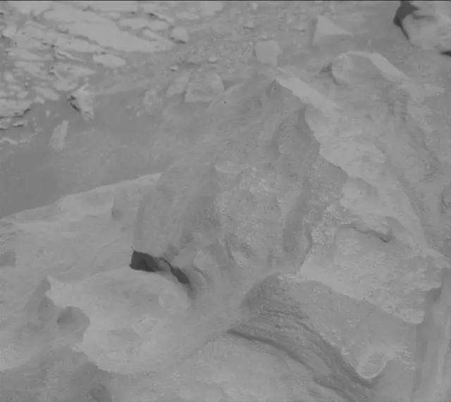 Sol 3931: Mast Camera (Mastcam)