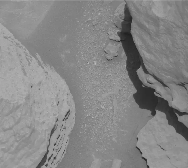 Sol 3931: Mast Camera (Mastcam)