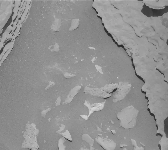 Sol 3931: Mast Camera (Mastcam)
