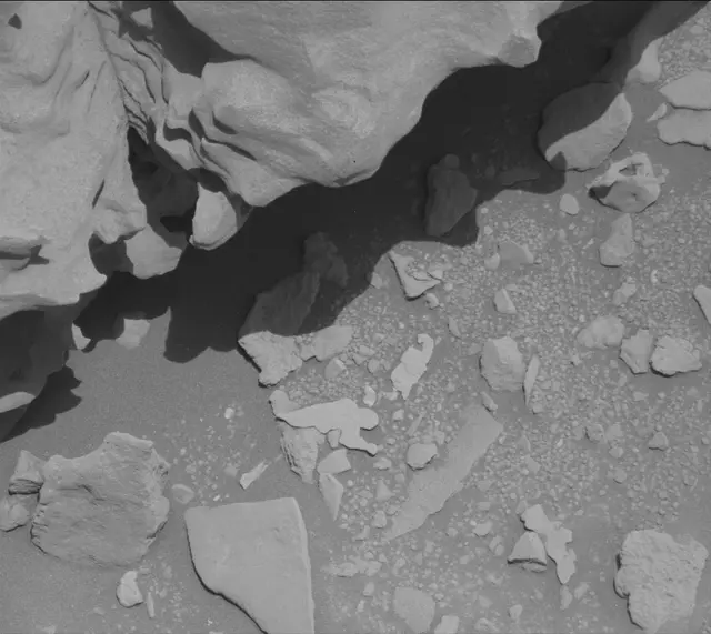 Sol 3931: Mast Camera (Mastcam)