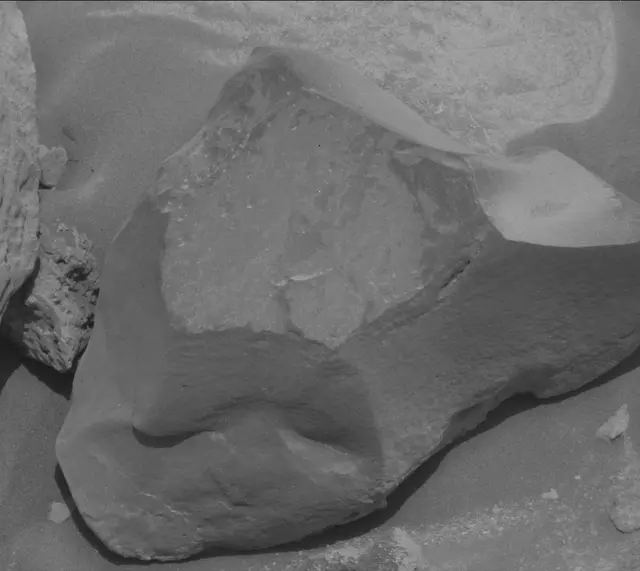 Sol 3931: Mast Camera (Mastcam)