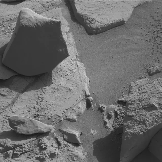 Sol 3931: Mast Camera (Mastcam)