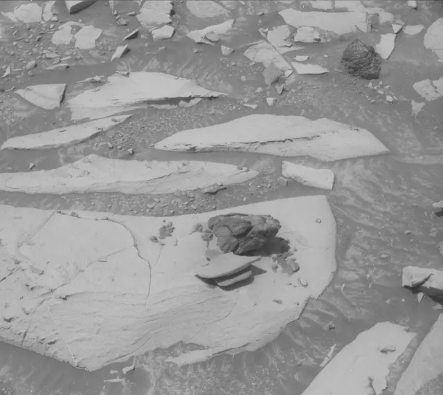 Sol 3934: Mast Camera (Mastcam)