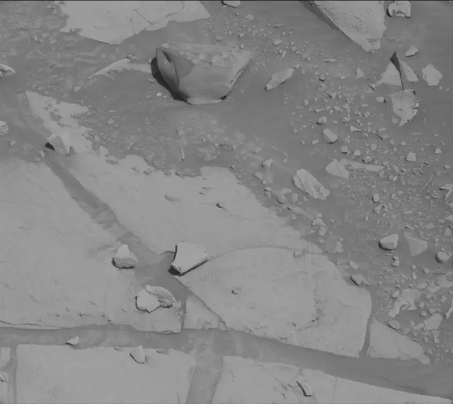 Sol 3934: Mast Camera (Mastcam)