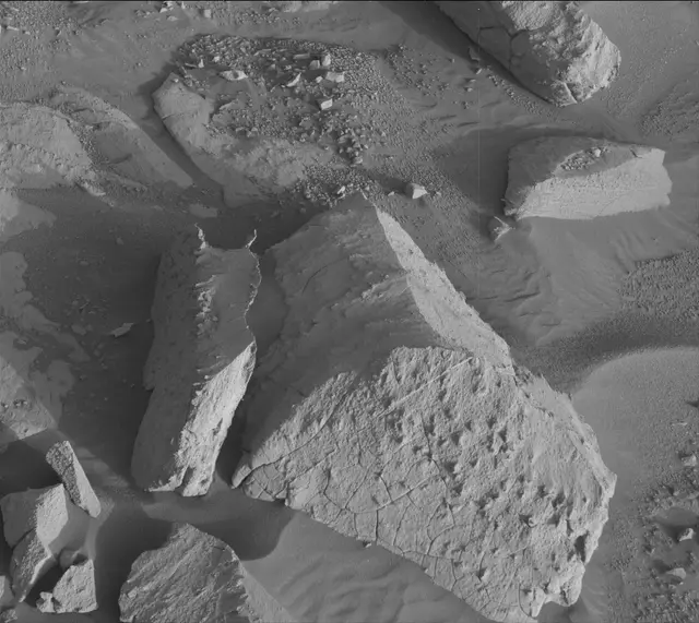 Sol 3934: Mast Camera (Mastcam)