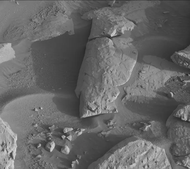 Sol 3934: Mast Camera (Mastcam)