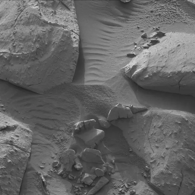 Sol 3934: Mast Camera (Mastcam)
