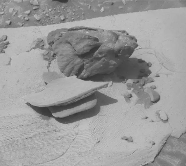 Sol 3934: Mast Camera (Mastcam)
