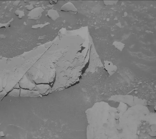 Sol 3934: Mast Camera (Mastcam)