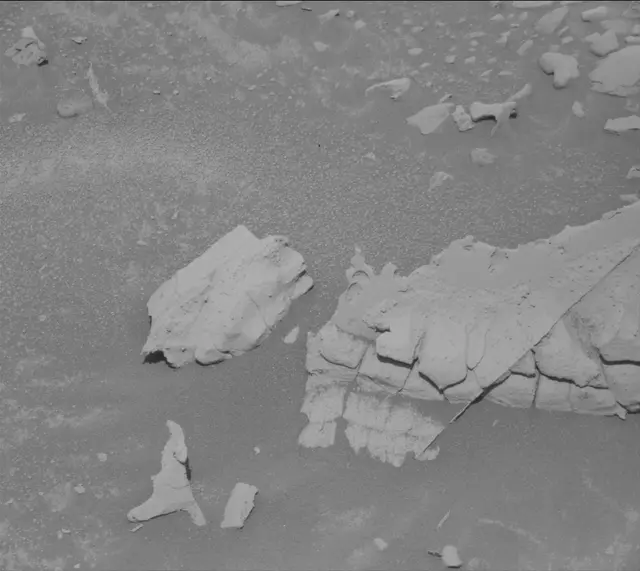 Sol 3934: Mast Camera (Mastcam)