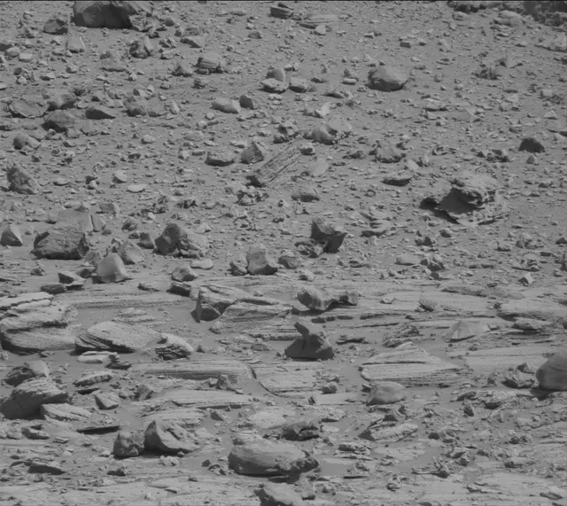 Sol 3934: Mast Camera (Mastcam)