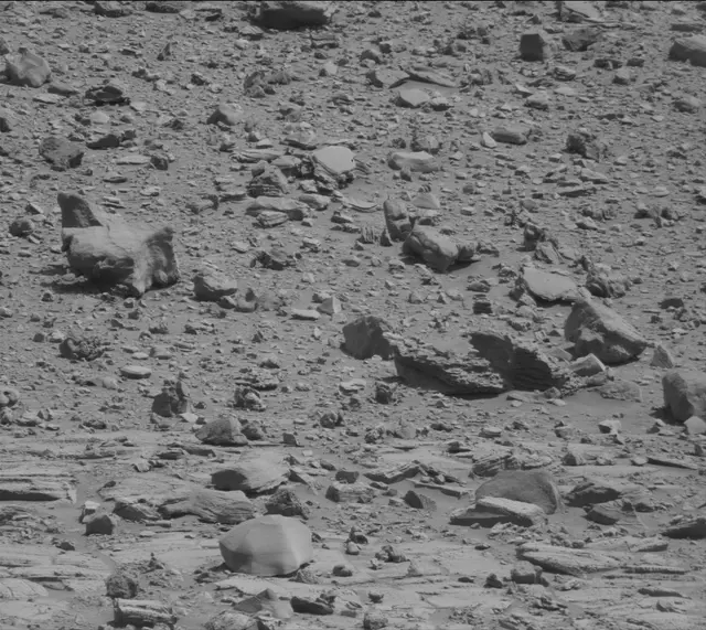 Sol 3934: Mast Camera (Mastcam)