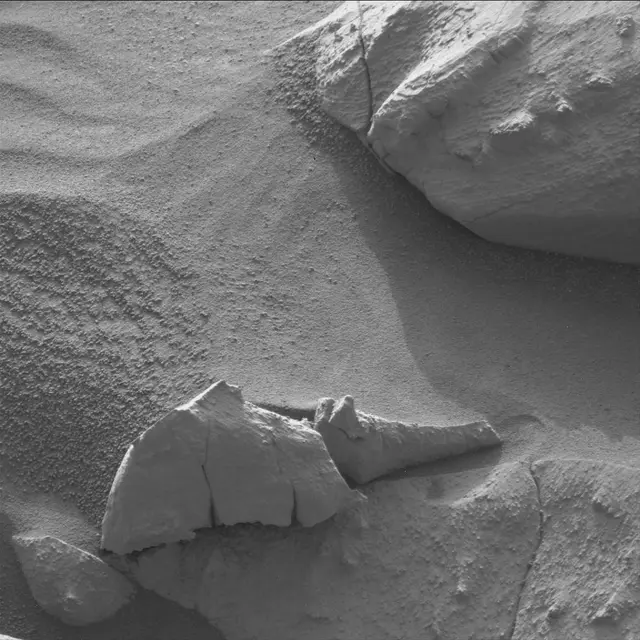 Sol 3934: Mast Camera (Mastcam)