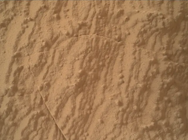 Sol 3934: Mars Hand Lens Imager (MAHLI)