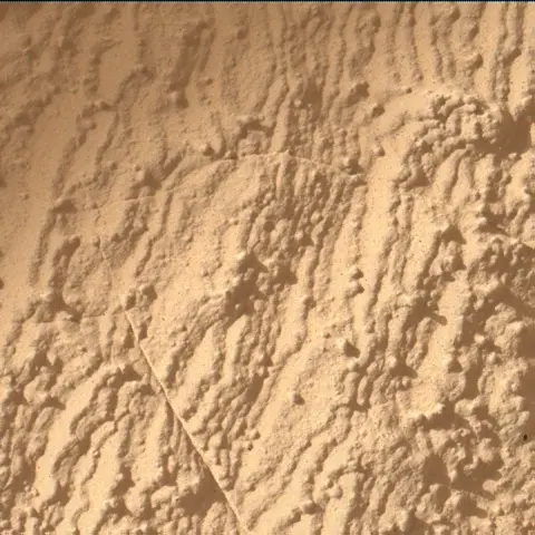 Sol 3934: Mars Hand Lens Imager (MAHLI)