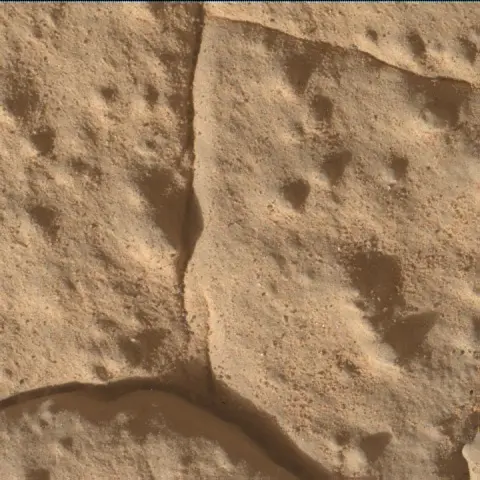 Sol 3937: Mars Hand Lens Imager (MAHLI)