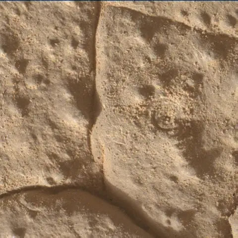 Sol 3937: Mars Hand Lens Imager (MAHLI)