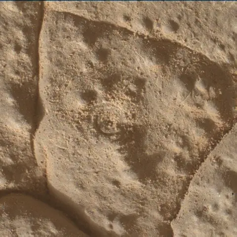 Sol 3937: Mars Hand Lens Imager (MAHLI)
