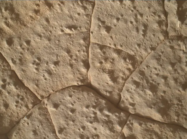 Sol 3937: Mars Hand Lens Imager (MAHLI)