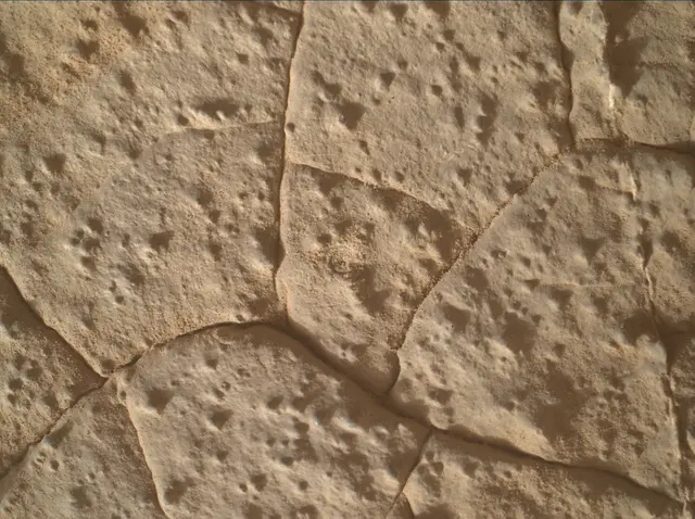 Sol 3937: Mars Hand Lens Imager (MAHLI)