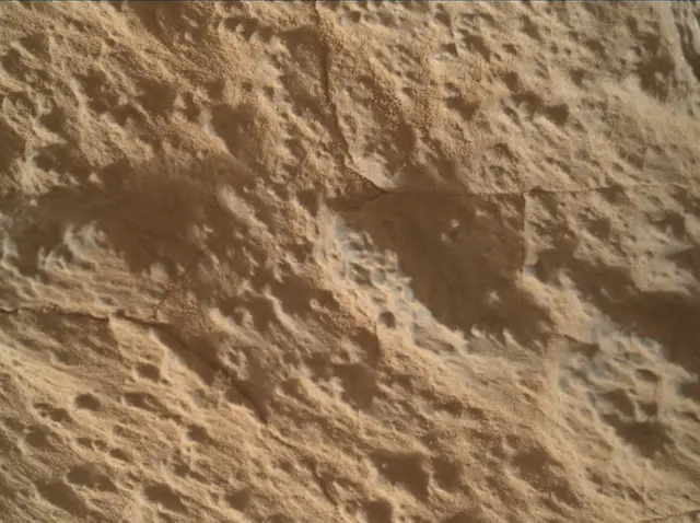 Sol 3937: Mars Hand Lens Imager (MAHLI)