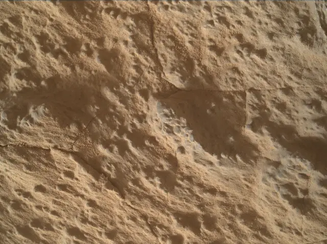 Sol 3937: Mars Hand Lens Imager (MAHLI)