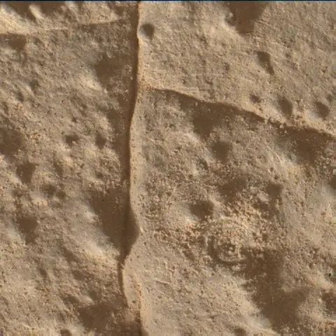 Sol 3937: Mars Hand Lens Imager (MAHLI)