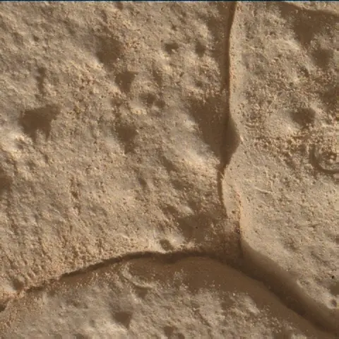 Sol 3937: Mars Hand Lens Imager (MAHLI)