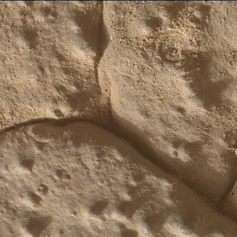 Sol 3937: Mars Hand Lens Imager (MAHLI)