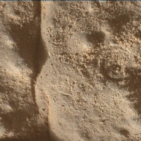 Sol 3937: Mars Hand Lens Imager (MAHLI)