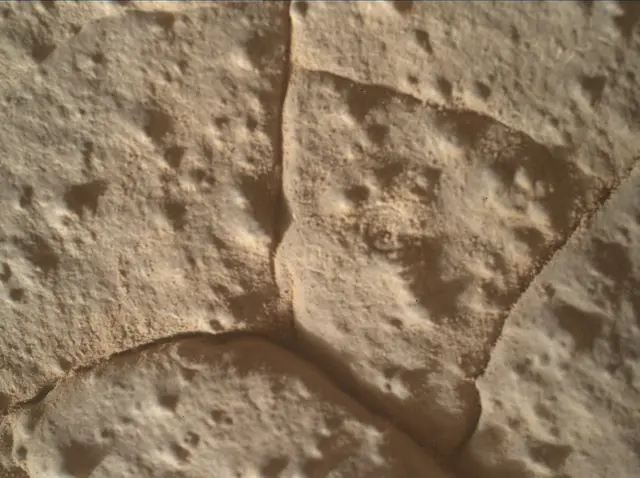 Sol 3937: Mars Hand Lens Imager (MAHLI)