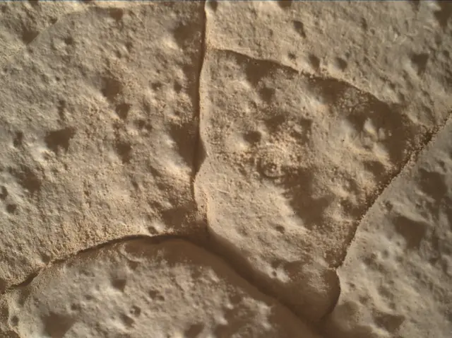 Sol 3937: Mars Hand Lens Imager (MAHLI)