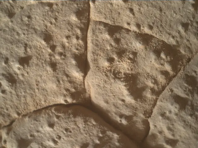 Sol 3937: Mars Hand Lens Imager (MAHLI)
