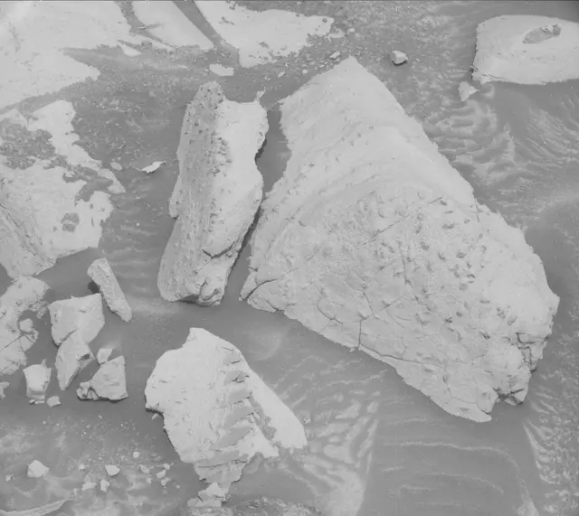 Sol 3938: Mast Camera (Mastcam)