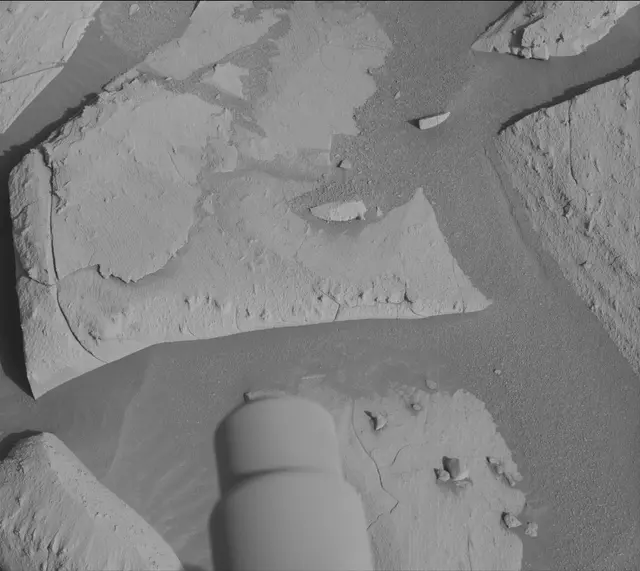 Sol 3938: Mast Camera (Mastcam)