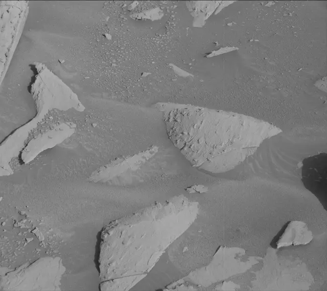 Sol 3938: Mast Camera (Mastcam)