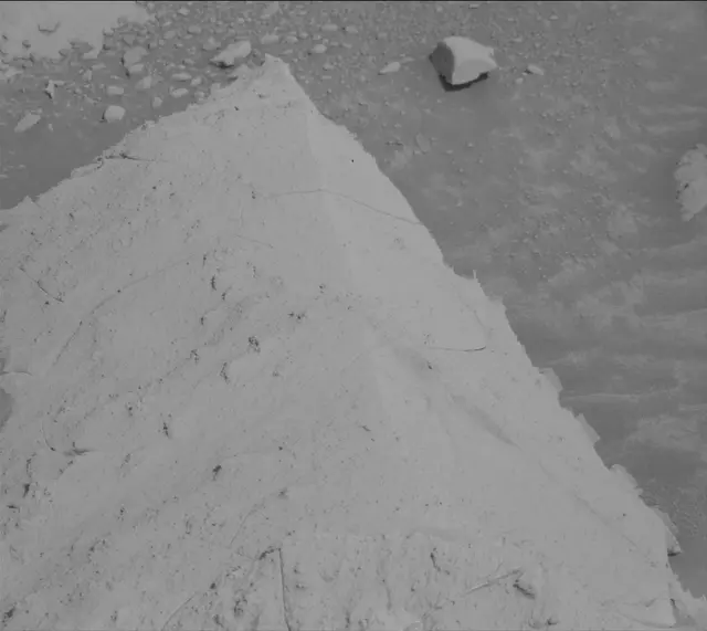 Sol 3938: Mast Camera (Mastcam)
