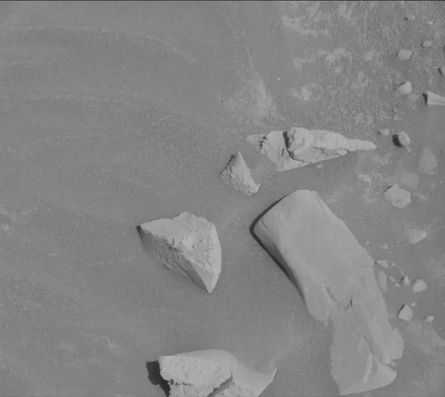 Sol 3938: Mast Camera (Mastcam)