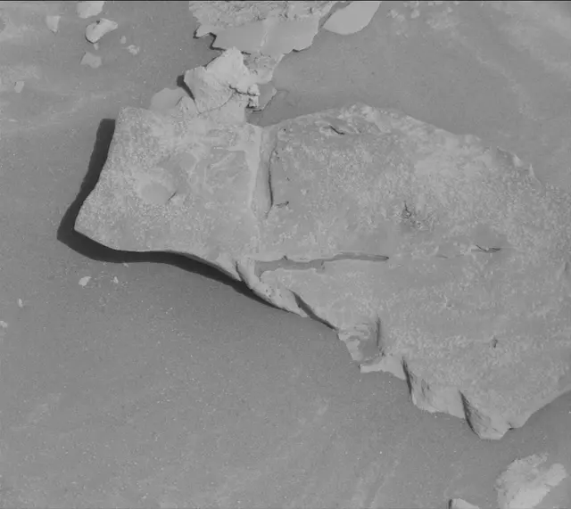 Sol 3938: Mast Camera (Mastcam)