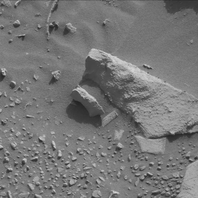Sol 3938: Mast Camera (Mastcam)