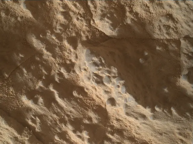 Sol 3938: Mars Hand Lens Imager (MAHLI)