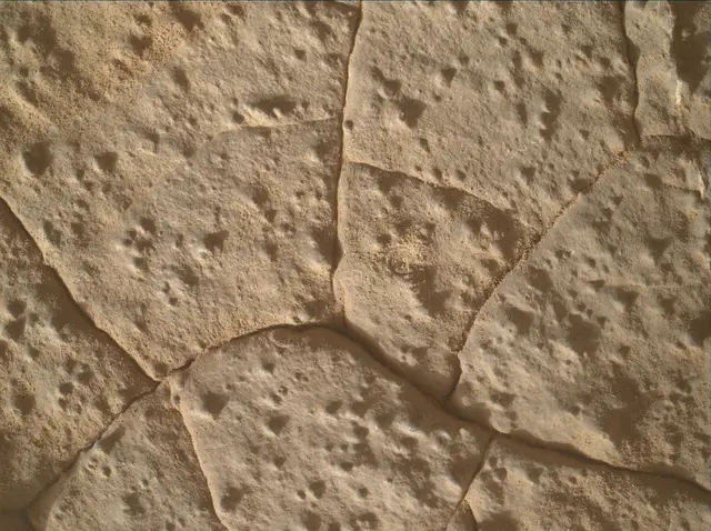 Sol 3938: Mars Hand Lens Imager (MAHLI)