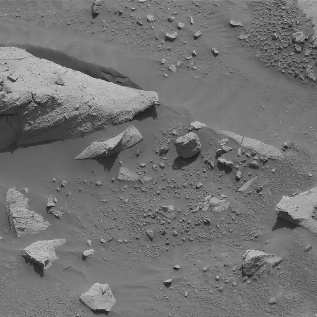 Sol 3940: Mast Camera (Mastcam)